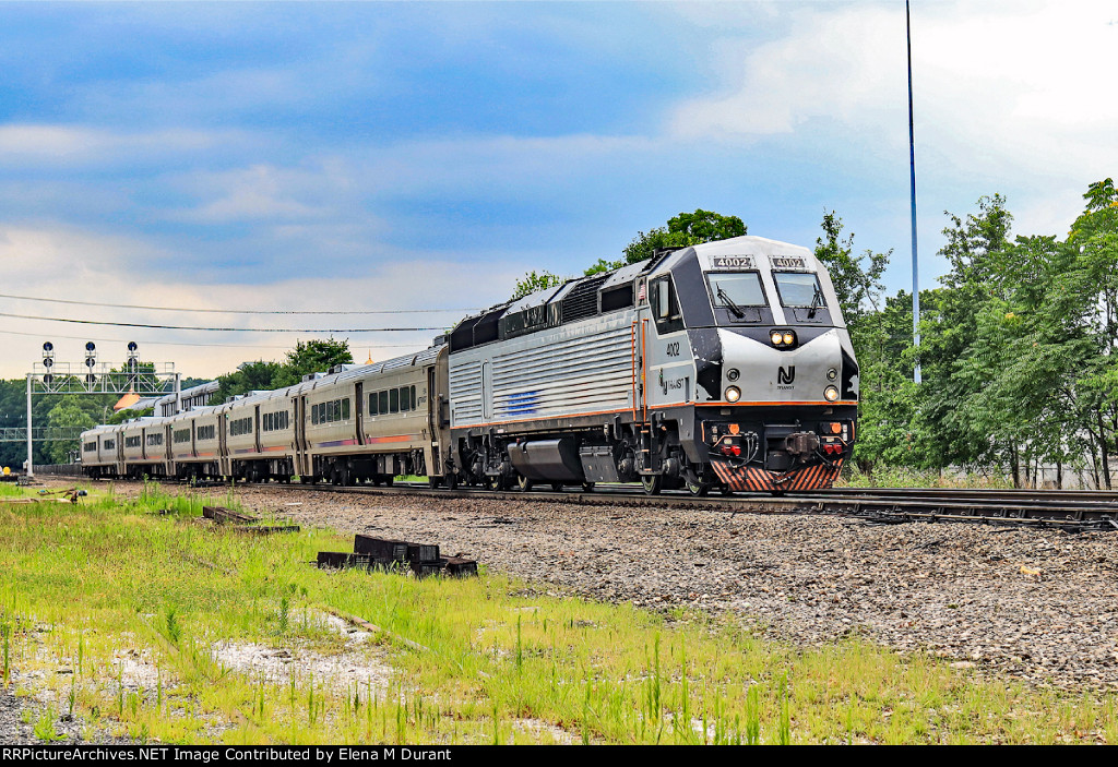 NJT 4002 on train 1211